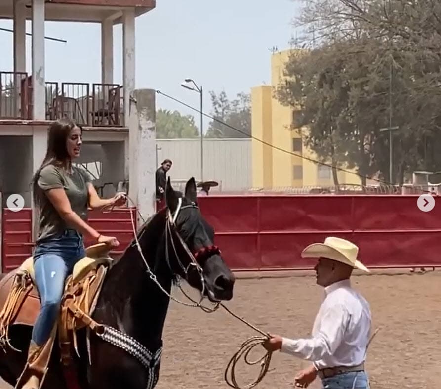 En algunas escenas, la actriz deberá 
<b>montar a caballo. </b>
<br>