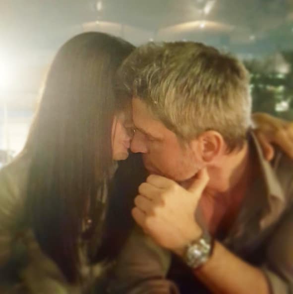 Llevan más de 15 años unidos en matrimonio y siguen muy enamorados.