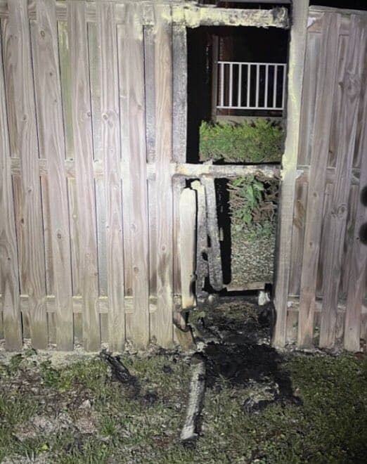 El Servicio de Bomberos y Rescate del Condado de Montgomery informó que alrededor de las 2:30 de la mañana se incendió una licorería en la cuadra 400 de South Frederick Avenue; las llamas dañaron también a un restaurante y a una tienda de productos de belleza.