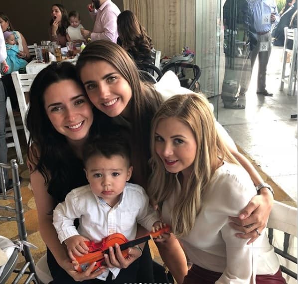 Entre sus amigas del medio artístico asistieron Ariadne Díaz, con su hijo Diego y Florencia de Saracho.