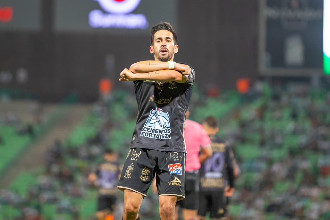 León vence a Santos con el VAR como gran protagonista