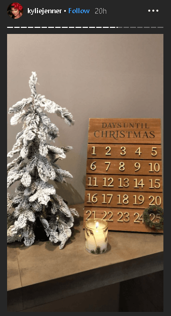 Además, compartió esta imagen con un pequeño árbol de Navidad y el calendario decembrino. En otras historias, la joven magnate publicó un video en el que se ve su horno de estufa adornado con servilletas de Santa Claus.