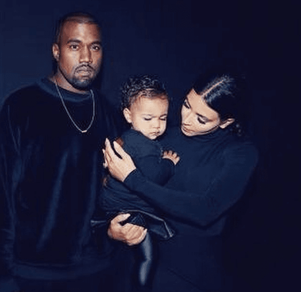 En verano de 2020, trascendió que Kim Kardashian y Kanye West atravesaban por una crisis matrimonial, luego de que el rapero declarara en un mitin que la empresaria habría pensado en abortar a su primogénita.
<br>