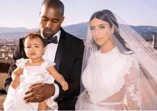 “Ahora veo a las mujeres como algo que hay que nutrir, no algo para conquistar”, se le escucha decir en ‘Violent Crimes', y hasta dijo esperar que su cuerpo no sea tan curvilíneo como el de su esposa Kardashian. “Sé que son todos unos pervertidos".