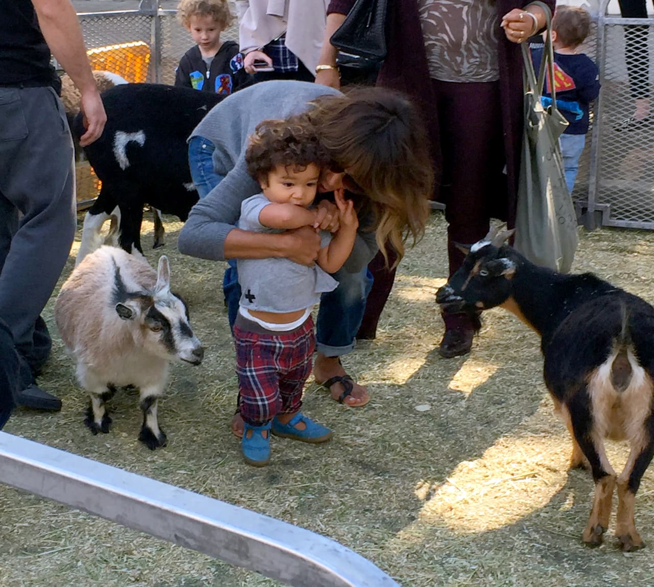 Berry estaba muy feliz y hasta llenó de besos al pequeño Maceo.