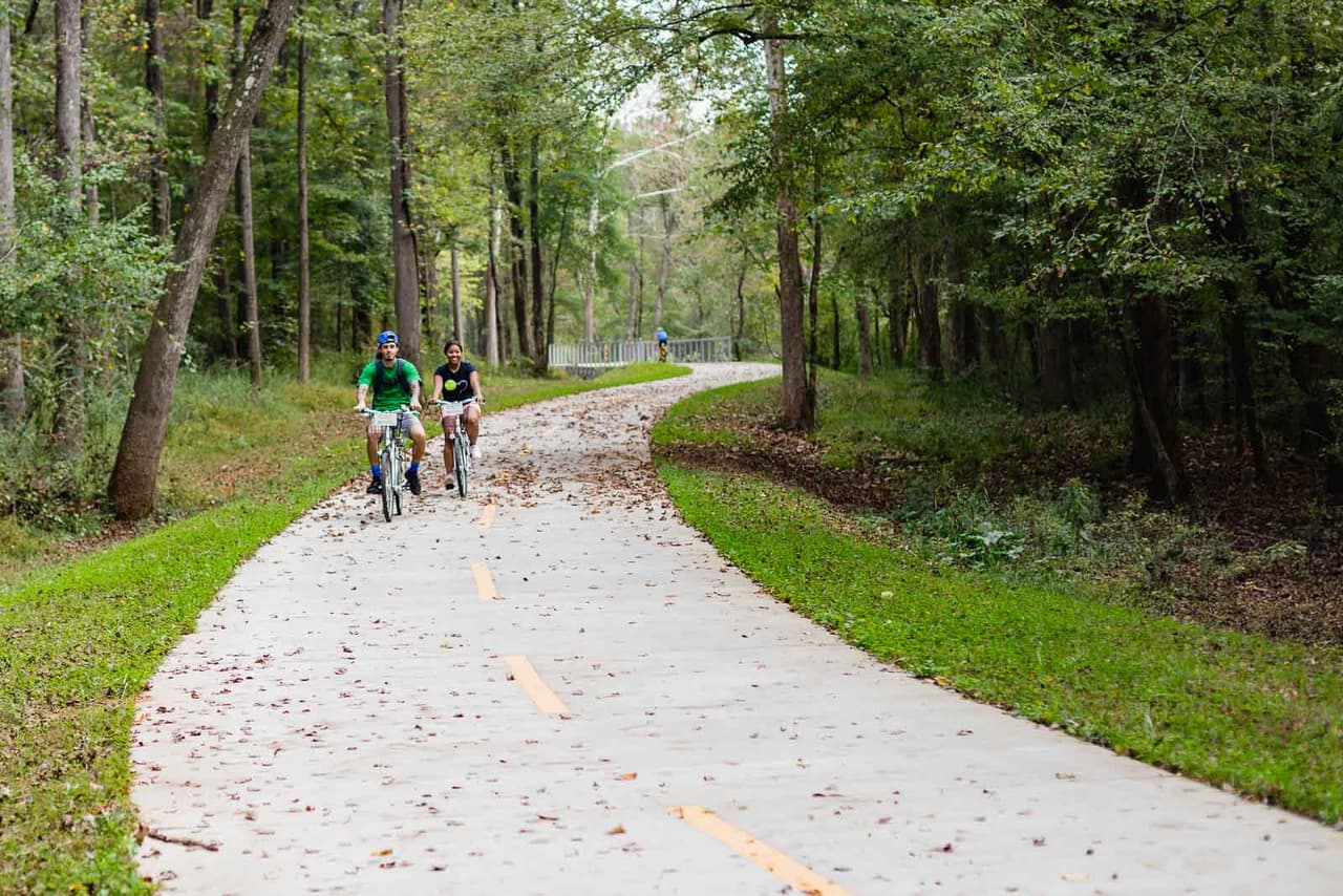 <b>Carrollton GreenBelt</b> 
<br>
<b>Sitio web</b>: 
<a href="https://www.carrolltongreenbelt.com/">https://www.carrolltongreenbelt.com/</a> 
<br>
<a href="https://maps.app.goo.gl/s8exrdW1iG9pFXj38"><b>Cómo llegar </b></a>
<br>
<br>
<br>El Carrollton GreenBelt de 18 millas de largo es el sendero circular pavimentado más grande de Georgia.