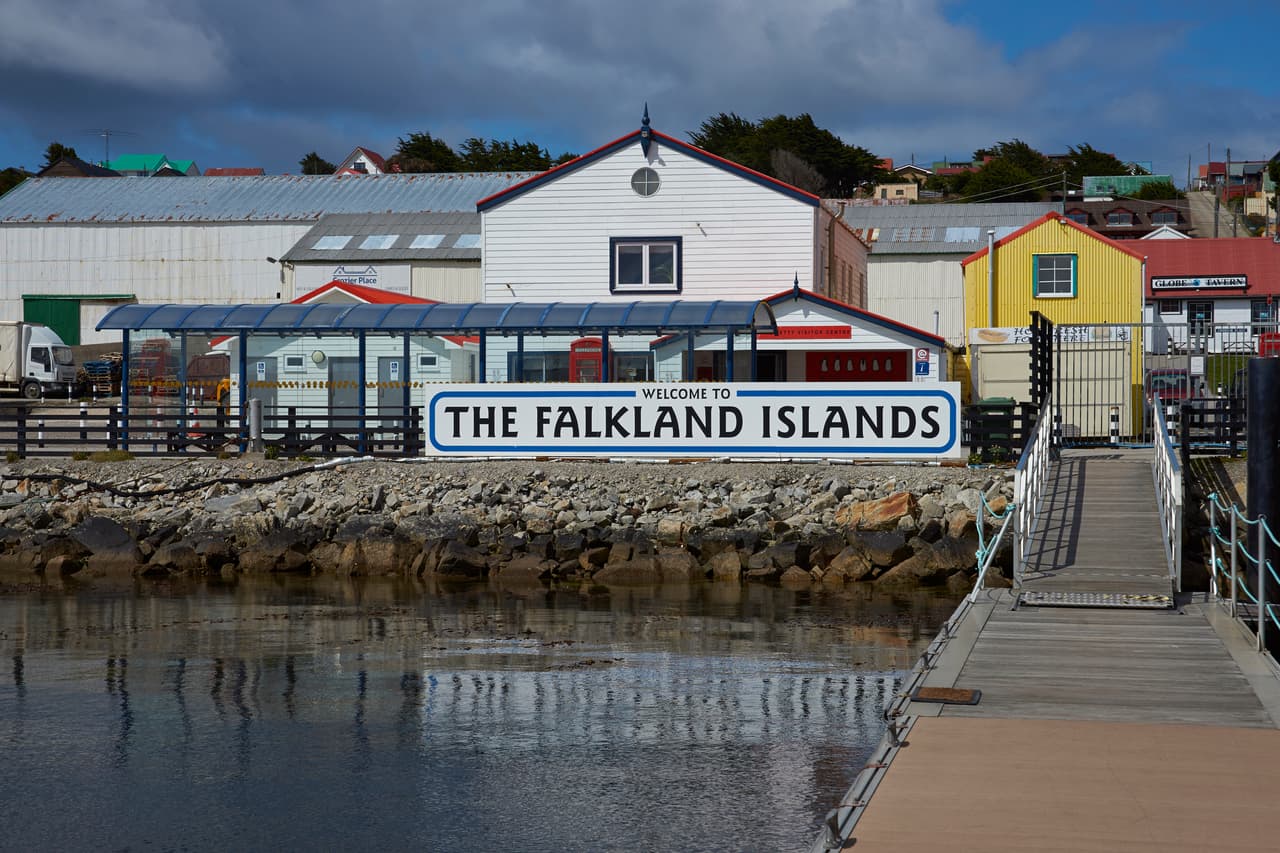 <b>Puesto 14. Falkland islands (o Islas Malvinas, territorio británico en el Atlántico sur)</b>. 
<br>
<br>Casos totales acumulados: 60.
<br>
<br>Nuevos casos en las últimas 24 horas: 0.
<br>
<br>Muertes acumuladas: 0.
<br>
<br>Muertes en las últimas 24 horas: 0.
<br>