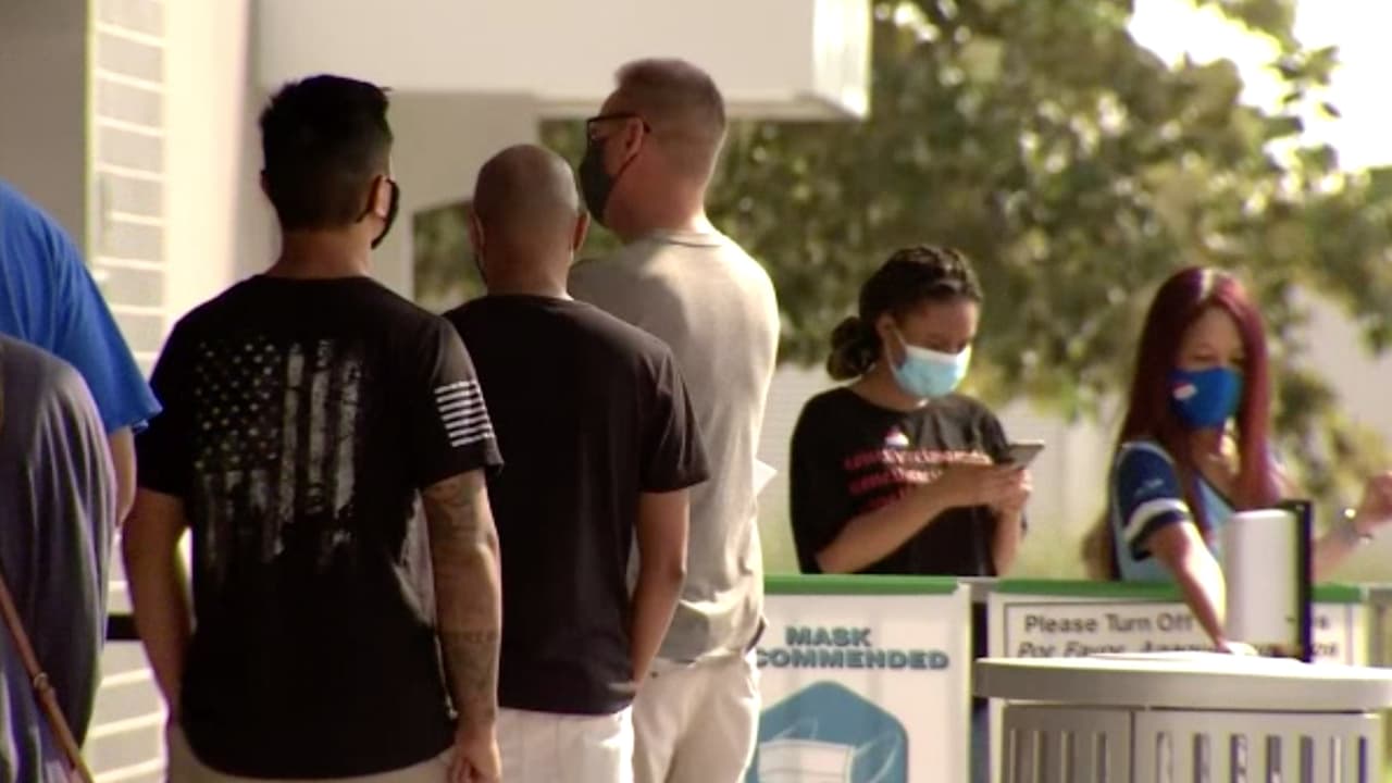 <b>5) Si aún no sabes donde votar:</b>
<br>- Puedes encontrar un centro de votación o una caja de votación oficial y segura cerca a tí 
<a href="https://caearlyvoting.sos.ca.gov/" target="_blank">aquí</a>.