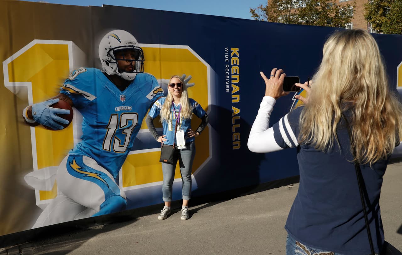 Los detalles de color inundaron a Londres en el partido de Tennessee Titans y Los Angeles Chargers disputado en Wembley, que recibió la fiesta del fútbol americano de la NFL.