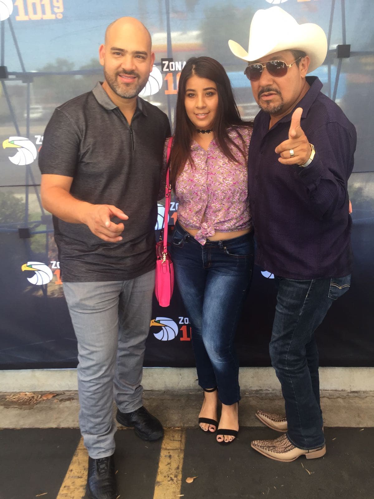 'El Bueno, La Mala y El Feo' no dejan de premiar a los niños en el regreso a clases.