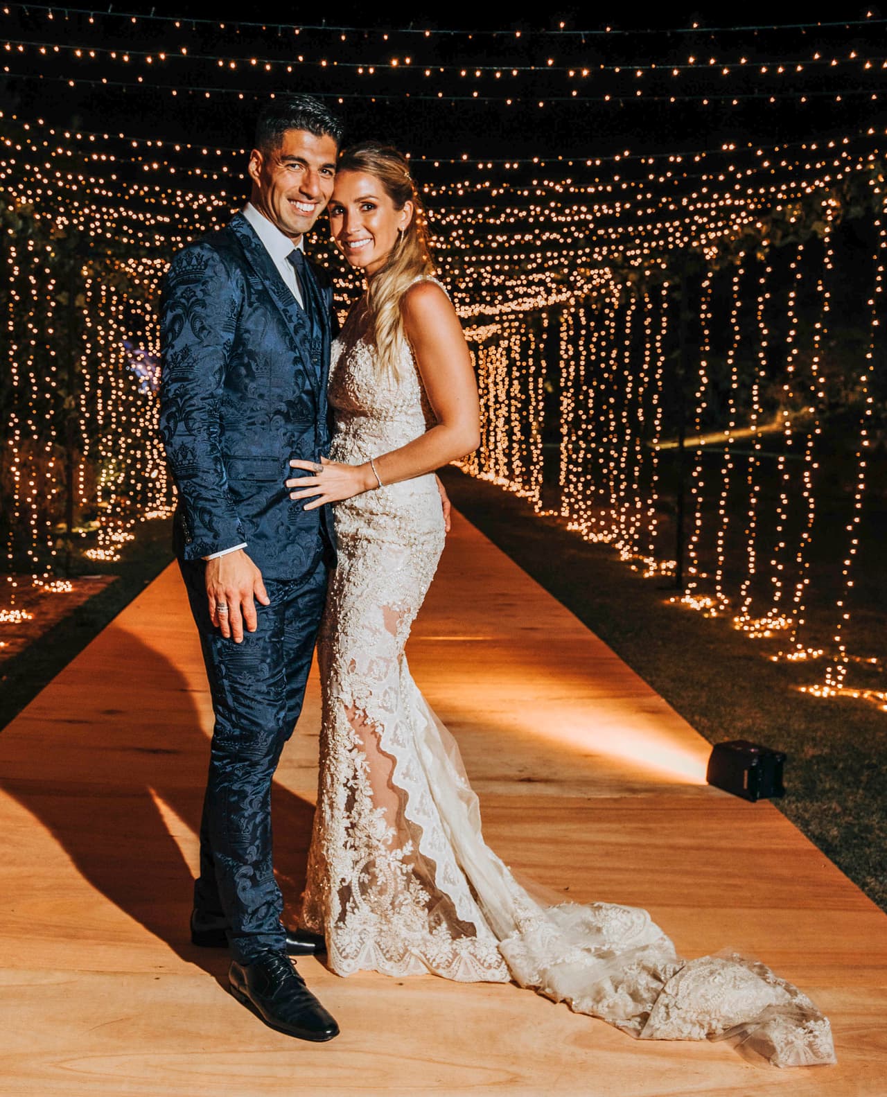 Balbi no abandonó al futbolista uruguayo cuando este enfrentó su peor crisis, en 2014, pues 
<b><a href="https://www.univision.com/los-angeles/kmex/luis-suarez-pago-caro-por-el-mordisco-video">mordió al jugador Giorgio Chiellini</a></b> y sufrió las consecuencias.