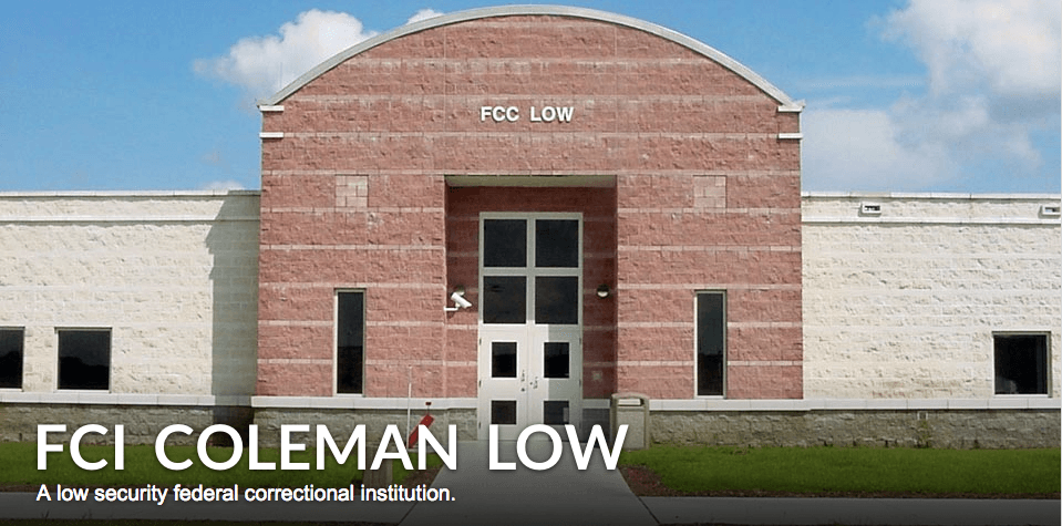 La cárcel es de baja seguridad y está ubicada en Florida, por orden del juez.