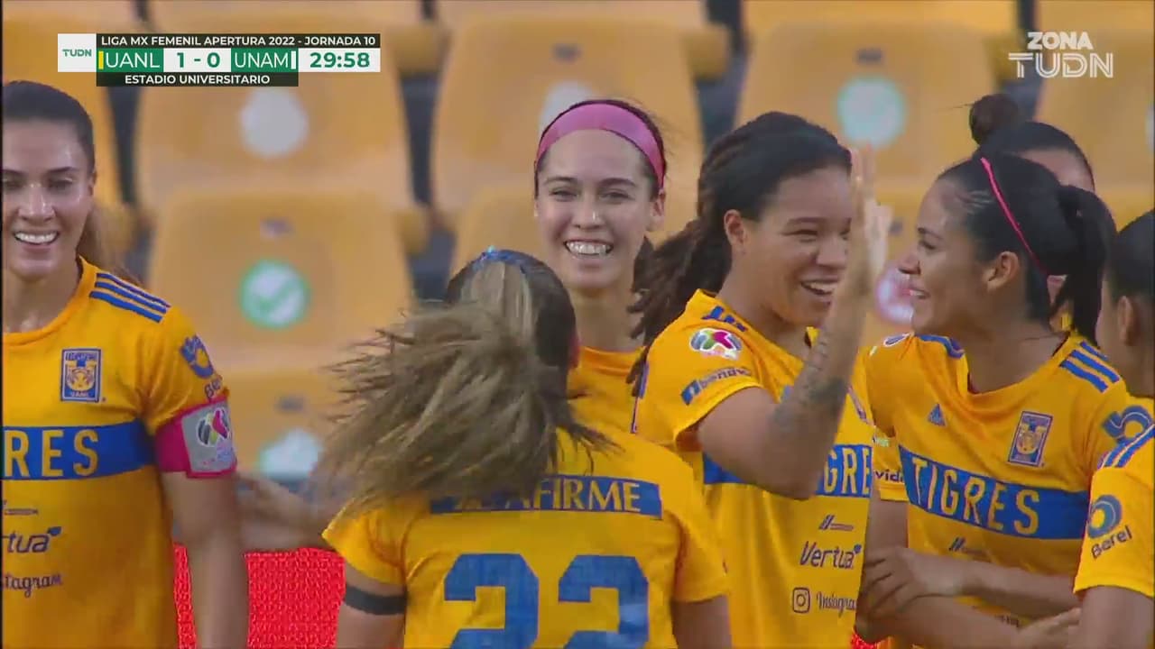 ¿Y la zaga de Pumas? Greta Espinoza remata dos veces y hace el 1-0