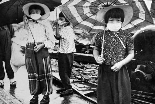 Se calculan 140,000 muertos por la bomba en Hiroshima y 80,000 en Nagasaki.