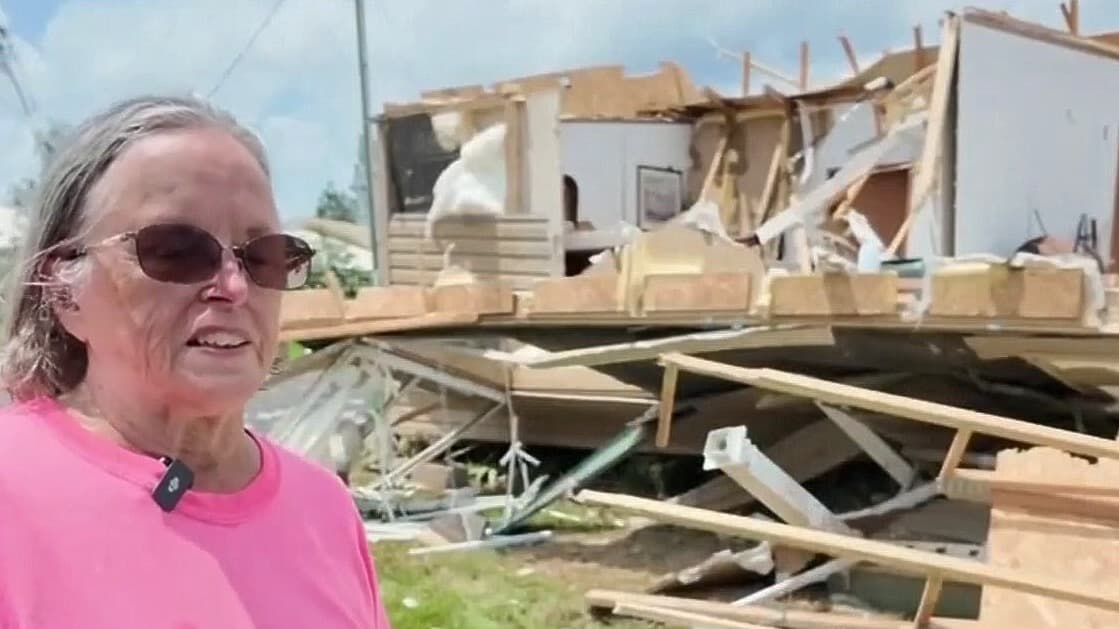 "Sostente y no me sueltes": Pareja sobrevive al colapso de su hogar por lluvias en Kentucky