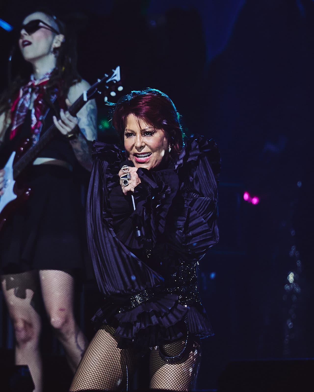 Alejandra Guzmán llenó de energía el escenario de Premio Lo Nuestro al cantar "No Se Vale Llorar".