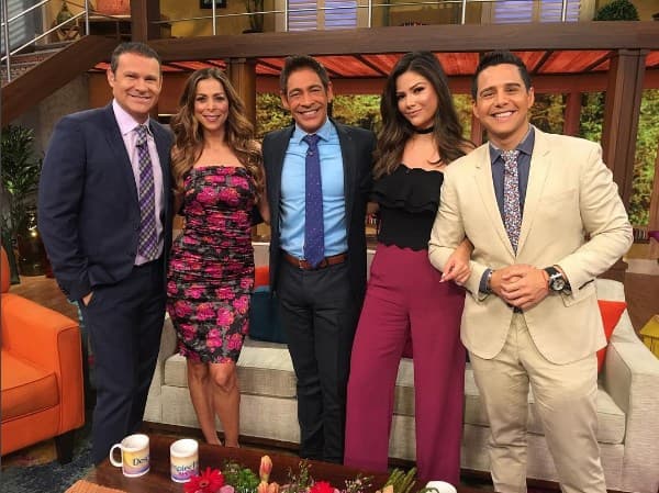 En la casita más feliz de la TV hispana todas las mañanas son de alegría y mucha diversión. Estamos en vivo de Lunes a Viernes 7am/6 C por Univision.