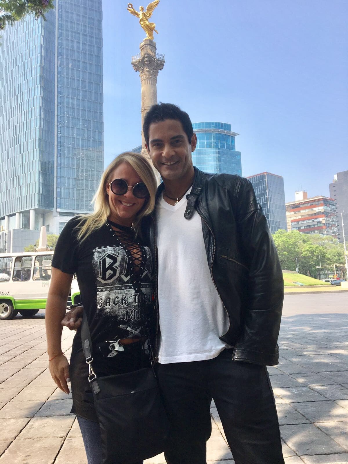 Después de una larga amistad, Marisa Baigés y Charlie Massó se convirtieron en pareja. El exMenudo, reconoció en exclusiva a Univision Entretenimiento que ella es la mujer que lo inspira.
