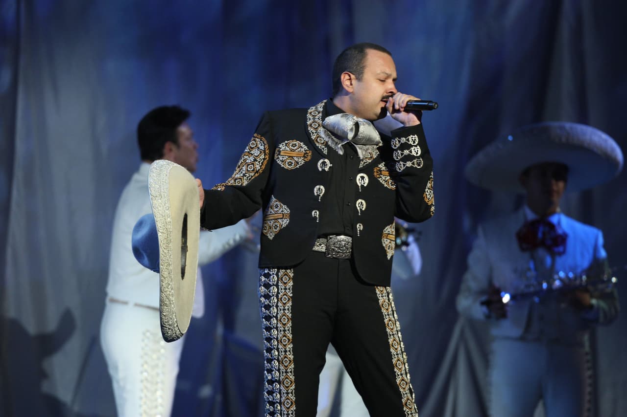 El pasado 16 de agosto Flor Silvestre celebró 90 años y su hijo Pepe Aguilar le organizó una fiesta en el rancho de Zacatecas, donde residían desde que comenzó la pandemia.
<br>