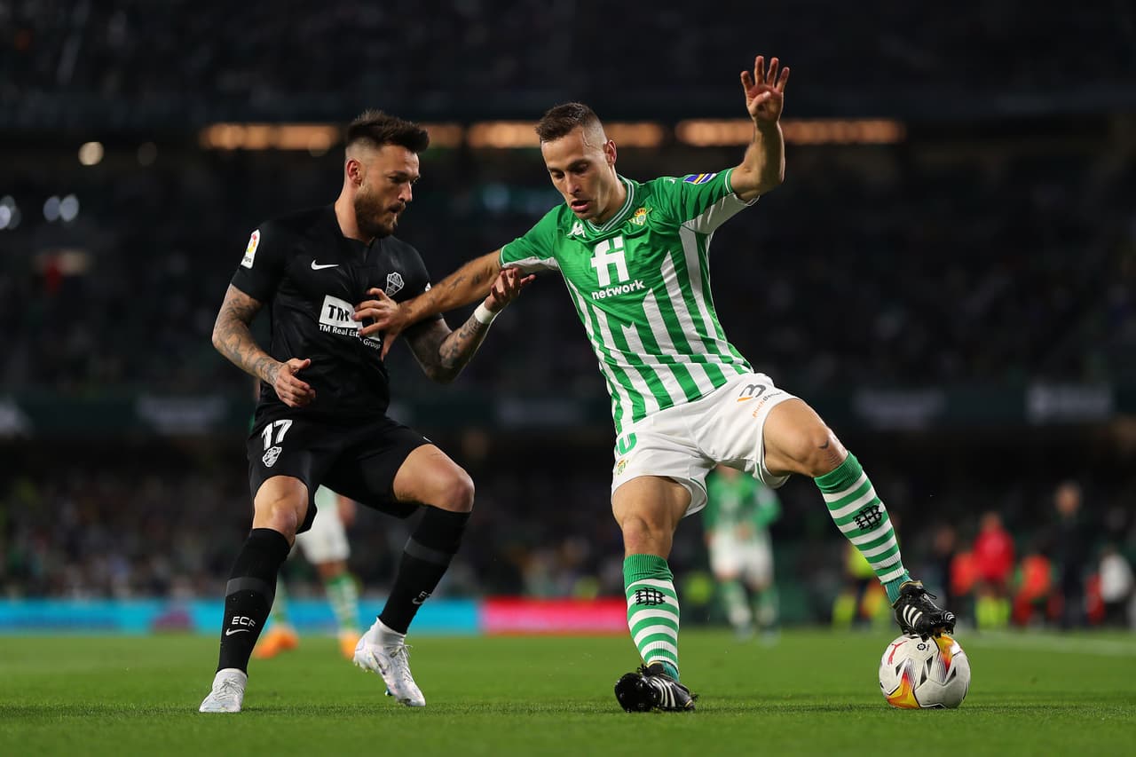 Betis perdió en casa contra Elche con Guardado en cancha y Lainez en tribuna; Mallorca de Javier Aguirre derrota al Alavés en duelo vital para no descender y Villarreal gana el derbi ante Valencia.