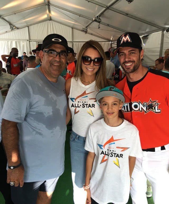 La familia
<b><a href="http://www.univision.com/temas/william-levy">Levy Gutiérrez</a></b> compartió imágenes realmente tiernas en redes sociales, en donde se les puede ver apoyando a su equipo de béisbol favorito, y dejando en claro que la pareja está más enamorada que nunca.