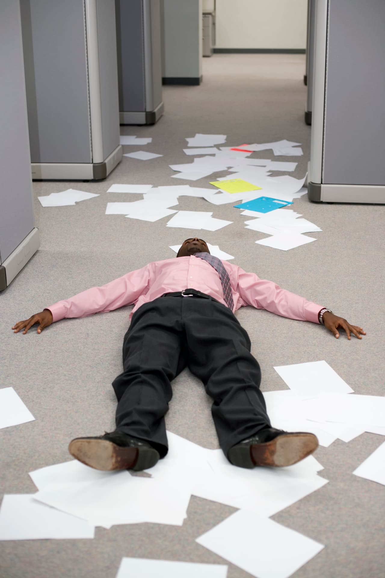 Una faena enojosa tendrá que ser realizada de cualquier manera. Mientras más pronto te des a la tarea de cumplimentarla más rápido saldrás del apuro y te sentirás más aliviado. Profesor Zellagro