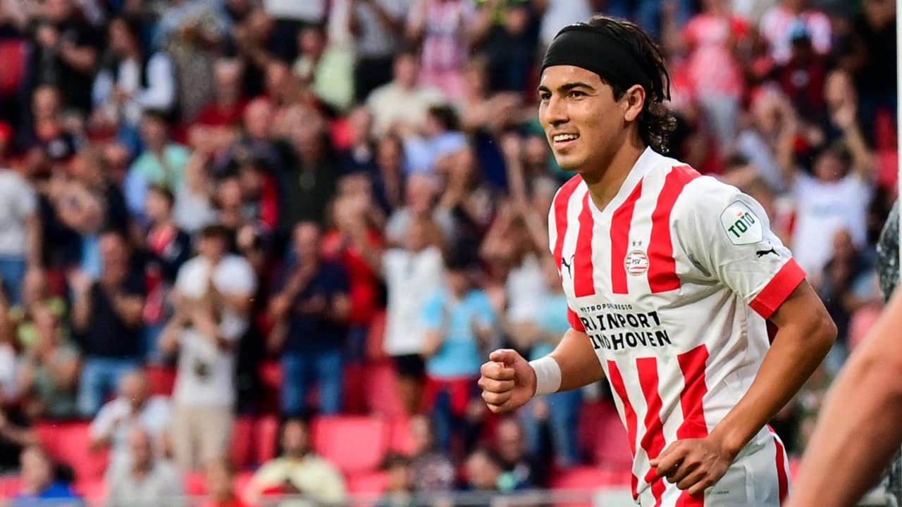 Exentrenador e histórico del PSV elogia al mexicano Erick Gutiérrez