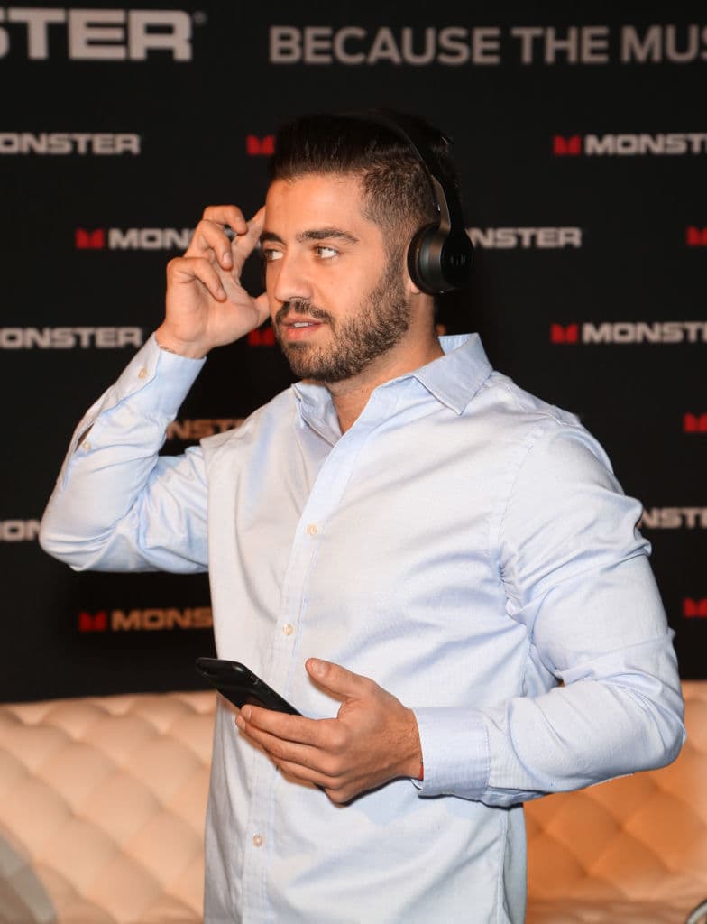 Tampoco descarta la idea de volver a cantar o actuar: "Mi vida es un libro lleno de páginas en blanco que estoy ansioso por escribir".