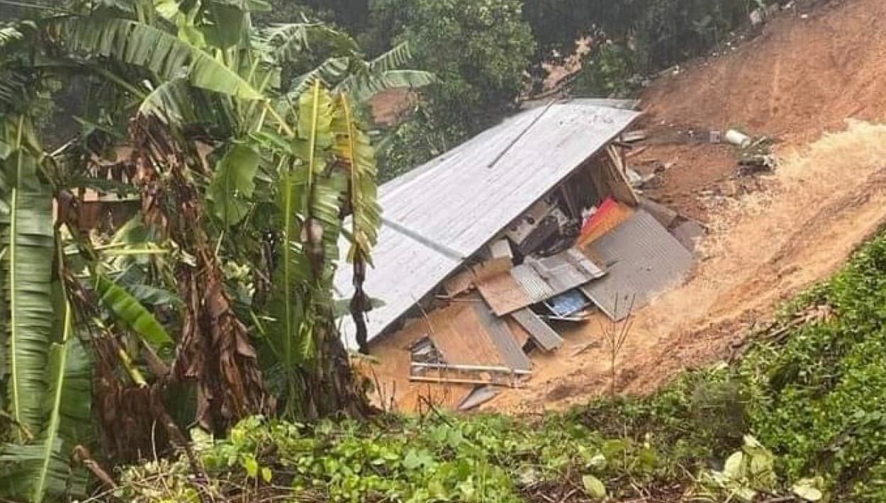 Ponen fin al misterio de la casa de madera y zinc que colapsó por un derrumbe en Barranquitas