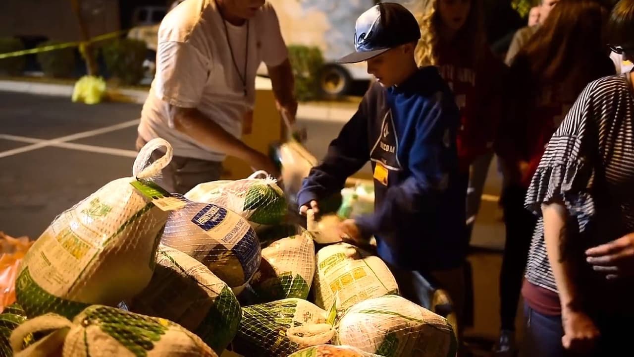 <b>Vineyard Church North Phoenix</b>
<br>La iglesia Vineyard del norte de Phoenix realizará su entrega anual de pavos congelados por el Día de Acción de Gracias, así como ropa y otros productos de primera necesidad el martes
<b>21 de noviembre</b> sobre el 6250 de W Peoria Ave, en Glendale.
