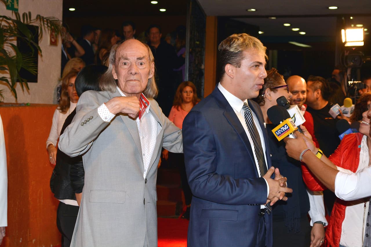 Uno de los escándalos que protagonizó fue cuando se reconcilió con su padre en noviembre de 2005, encuentro que se dio después del nacimiento de su primogénita Simone.