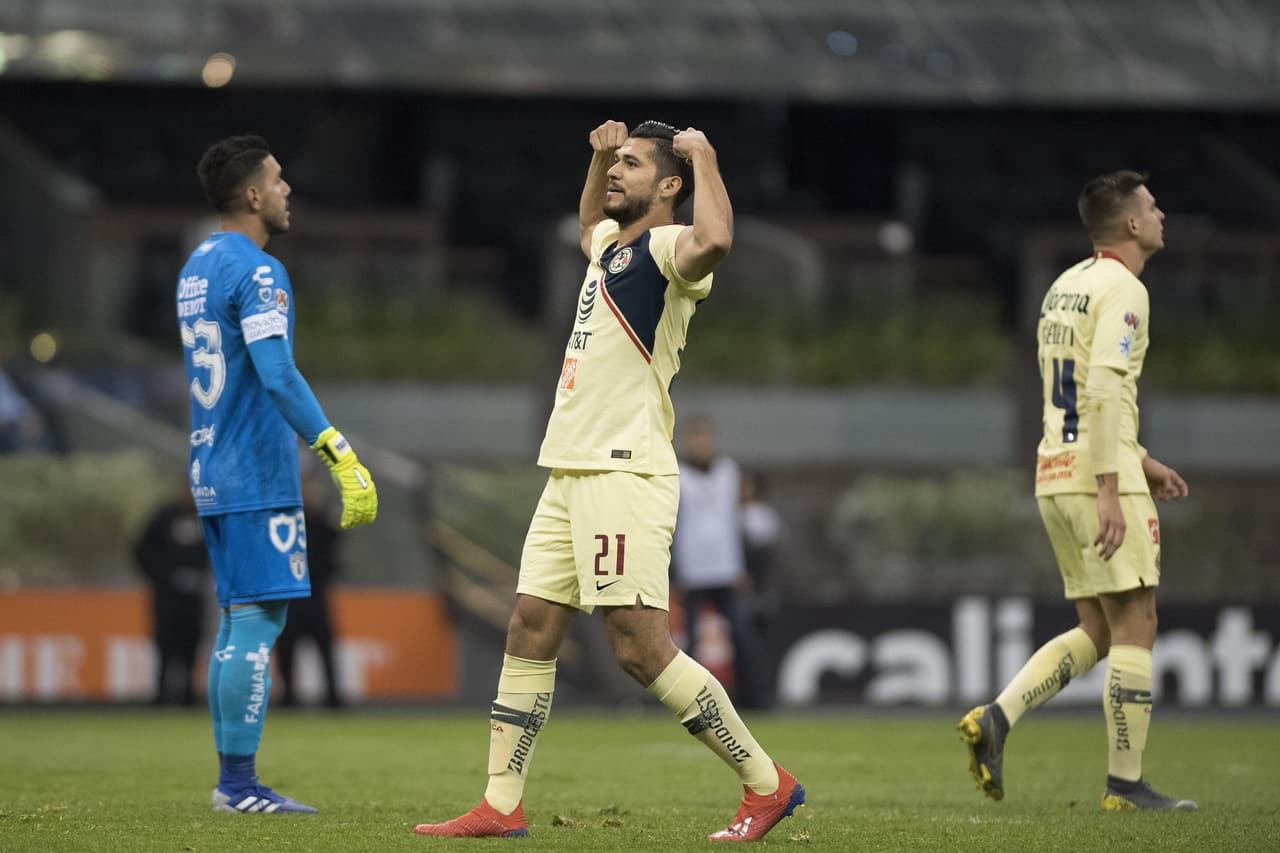 Henry Martin fue el hombre poderoso y apenas al primer minuto de juego del segundo tiempo ya puso la igualdad 2-2 para América.