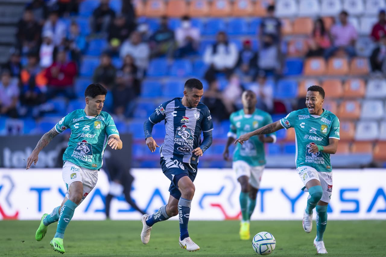 Con gol de último minuto el Pachuca derrotó al León en un encuentro que representó el debut de la 'Chofis' López con los Tuzos.