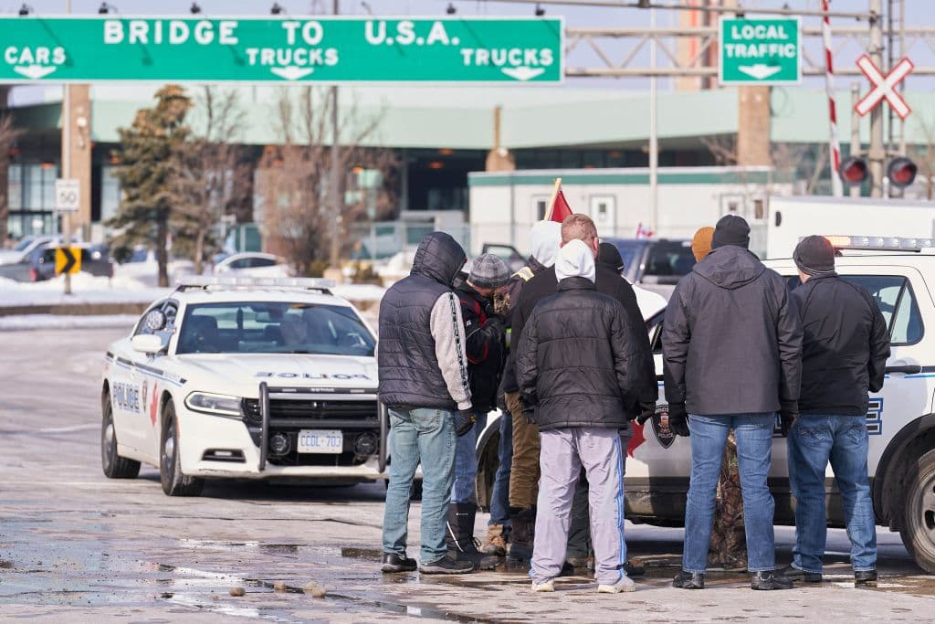 Más de un 60% de los canadienses se opone a la protestas que mantienen desde hace 11 días el movimiento antivacunas y grupos radicales en la capital, Ottawa, para protestar contra las medidas de contención de la pandemia, según una encuesta dada a conocer este martes.
<br>