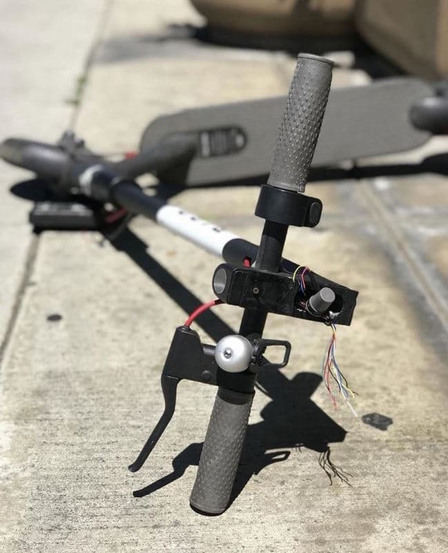 La población de California continúa manifestando su descontento con la invasión de estos scooters eléctricos.