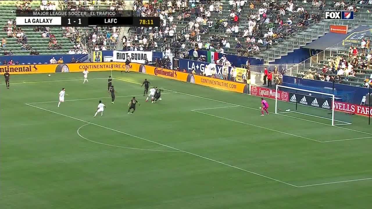 ¡Gol de Jona dos Santos! Asistencia de Chicharito y ponen el 2-1