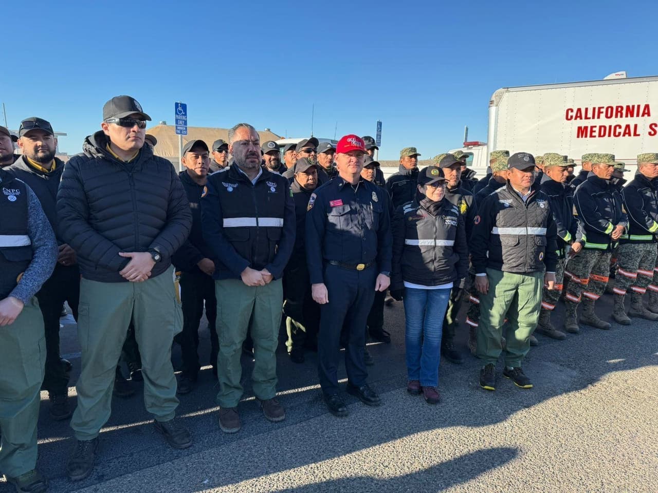 <b>Reconocimiento mutuo</b>
<br>El
<a href="https://www.univision.com/local/los-angeles-kmex/california-busca-agilizar-reconstruccion-viviendas-incendios-los-angeles">gobernador Newsom</a> agradeció personalmente el apoyo mexicano, destacando la importancia de la colaboración internacional.