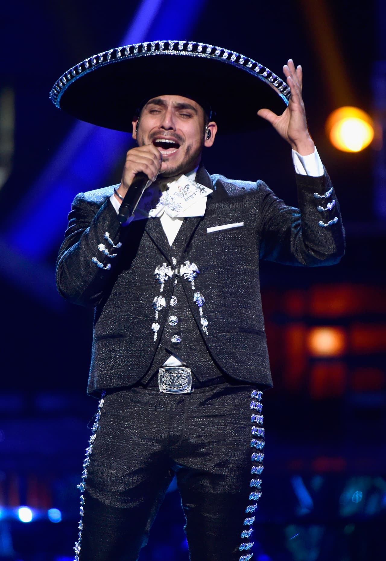 El sonido fresco y original inspiraron al norteño a cantar con más pasión. ¡Y así lo hizo! ¡Logró que su público quedara encantado!