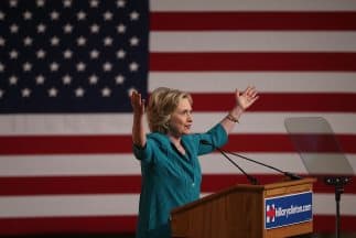 Hillary Clinton pide levantamiento del embargo a Cuba en Miami