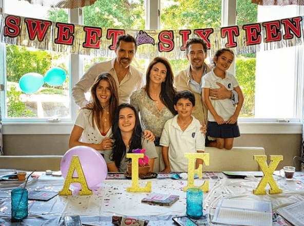 En la entrevista, la actriz señaló que Billy tiene un lazo cordial y amable con su exmujer Fernanda Gamboa y los dos hijos que procrearon juntos, Max y Alejandra.