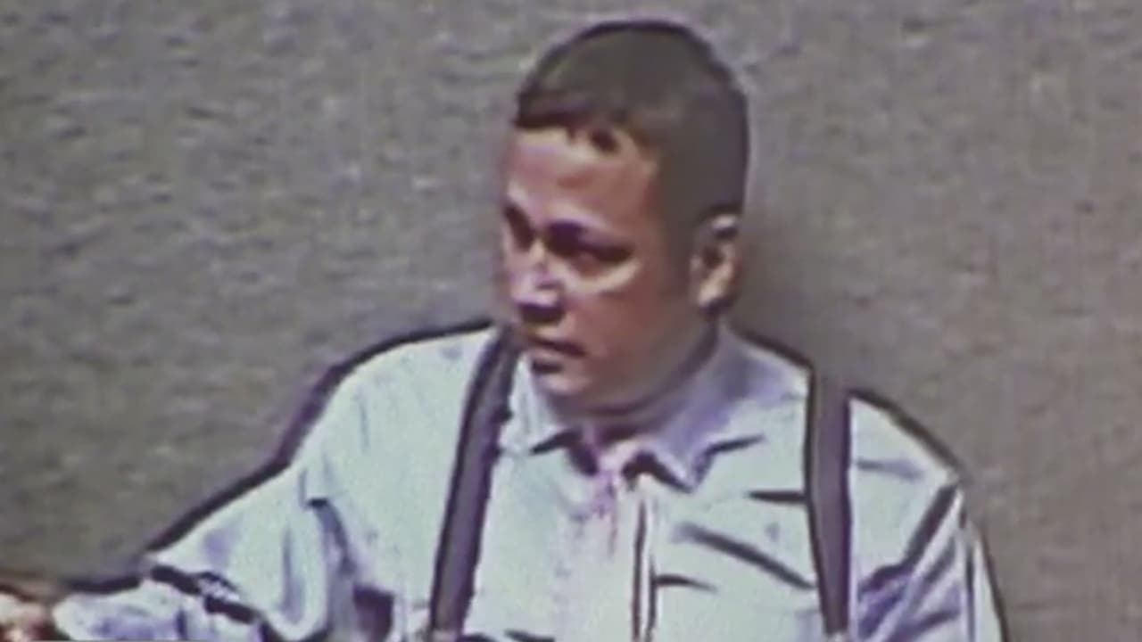 Evidencia involucra a Mark Benavides en supuestos encuentros sexuales como pago por sus servicios