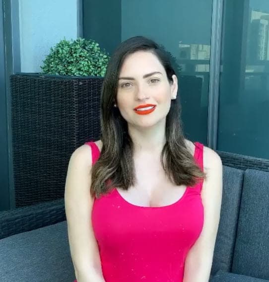 En otra explicó la razón por la que fue sometida a cesárea para el parto de la bebé. 
<br>