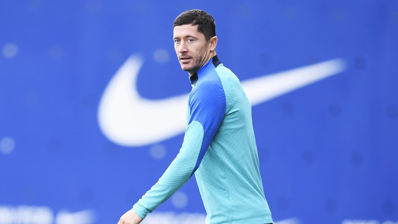 Robert Lewandowski jugará el derbi catalán tras suspenderse su sanción