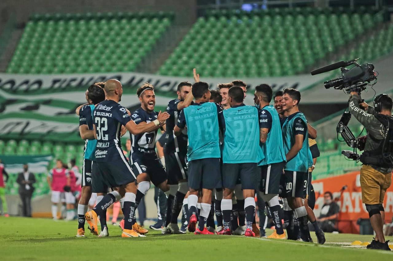 Iturbe roba el balón y saca un tremendo disparo desde fuera del área que deja sin opciones al portero Carlos Acevedo.