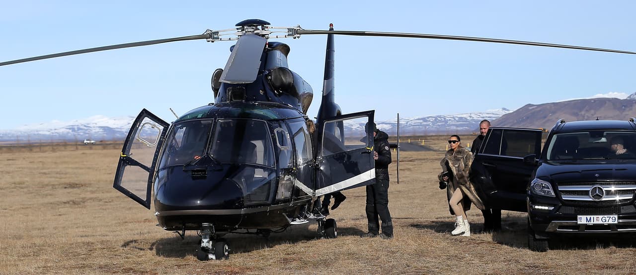 Tuvieron que tocar tierra en medio de un campo de golf.