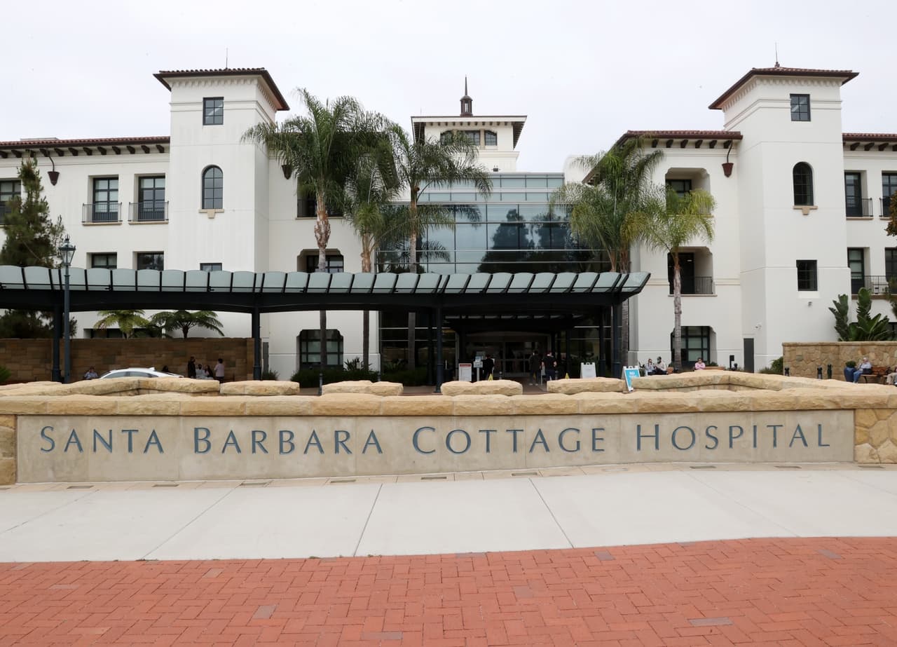 Según la página del hospital, existen 
<b>519 camas</b> y es el más grande de su tipo entre Los Ángeles y el Área de la Bahía de San Francisco.
<br>