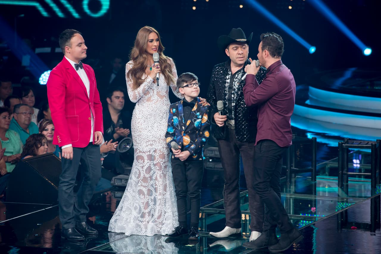Después de 10 semanas de duro trabajo, la familia Barraza se corona como ganadora de Me Pongo de Pie, Paty Cantú y los Cervantes obtuvieron el segundo lugar, y Río Roma y los García el tercero, aunque estos últimos no quedaron conformes. Entre los invitados especiales estuvieron la Banda MS y La Arrolladora Banda El Limón.