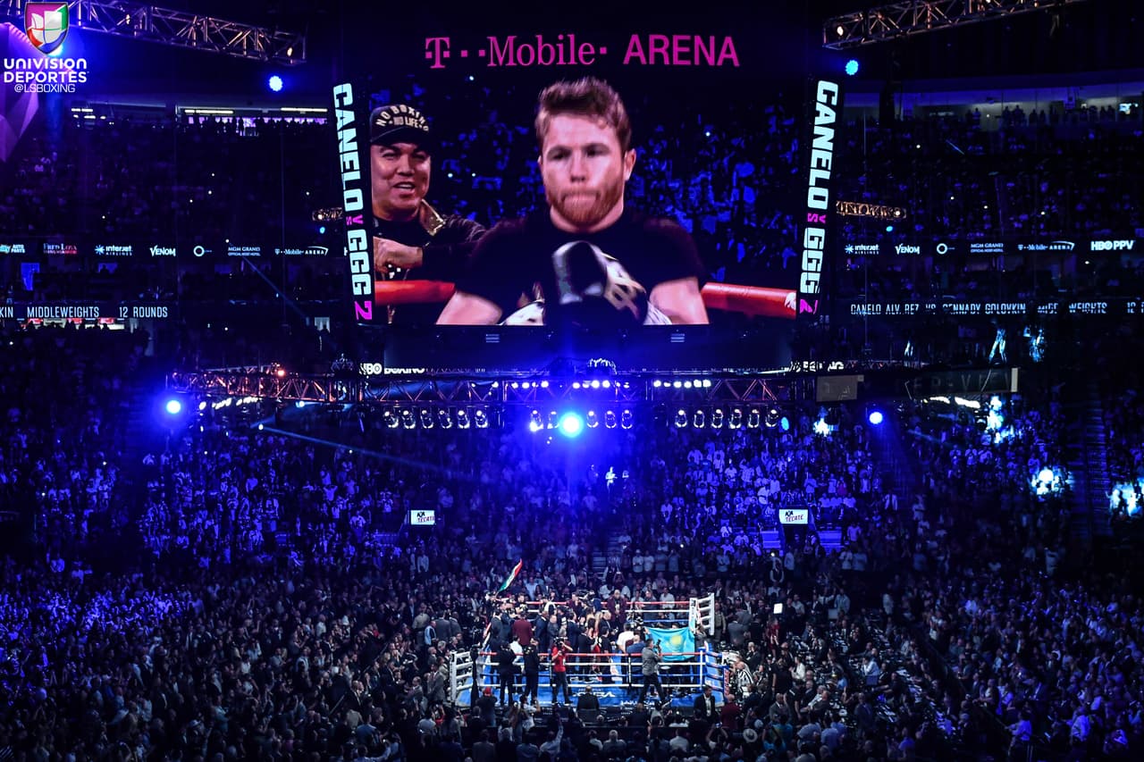 Canelo en las pantallas de la T-Mobile Arena.