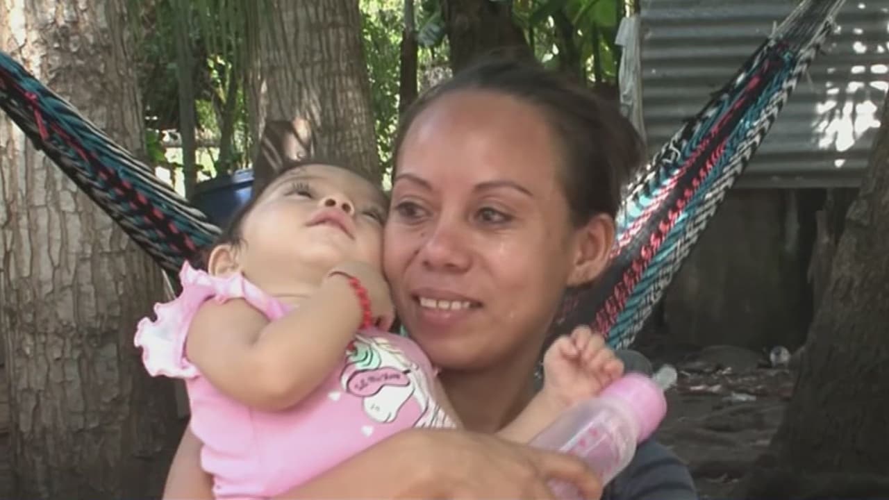 "Pensé que había muerto": Esta bebé regresó a los brazos de su madre en Honduras tras ser llevada a la frontera de EEUU