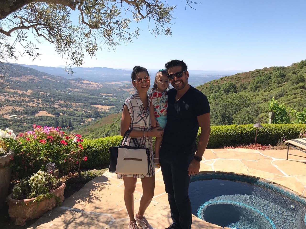 Acompañada de su esposo Luis Carlos y de su bella hija Giulietta, Ana Patricia estuvo más feliz que nunca.